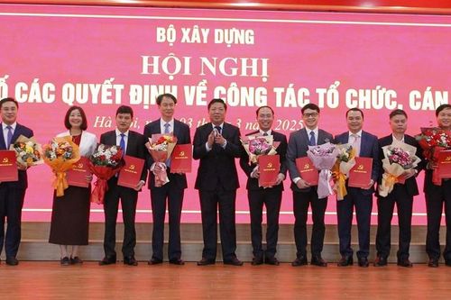 Bộ Xây dựng công bố các quyết định về công tác tổ chức, cán bộ