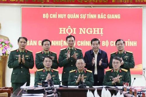 Bàn giao chức trách, nhiệm vụ Chỉ huy trưởng, Chính ủy Bộ Chỉ huy Quân sự 4 tỉnh