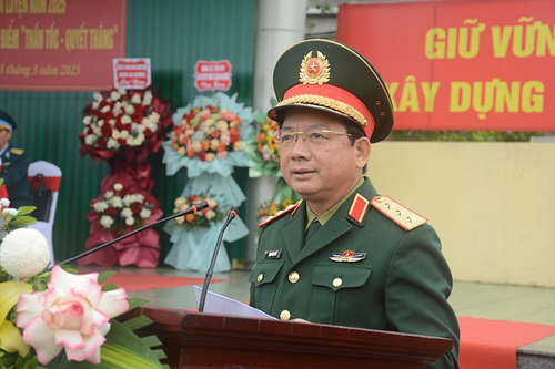 Thượng tướng Trịnh Văn Quyết dự lễ ra quân huấn luyện năm 2025 tại Trung đoàn 285, Sư đoàn 363, Quân chủng Phòng không – Không quân