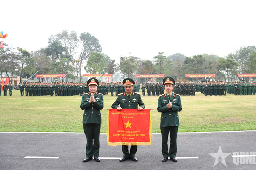 Thượng tướng Lê Quang Minh dự Lễ ra quân huấn luyện tại Lữ đoàn Pháo binh 45