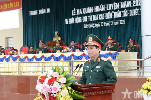 Trung tướng Đỗ Xuân Tụng dự Lễ ra quân huấn luyện năm 2025 tại Trung đoàn 18 (Sư đoàn 325, Quân đoàn 12)