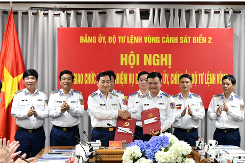 Bàn giao chức trách, nhiệm vụ Chính ủy Bộ tư lệnh Vùng Cảnh sát biển 2