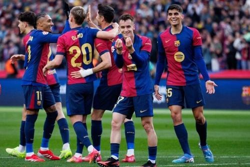 Barcelona vùi dập Sociedad 4-0 để trở lại ngôi đầu