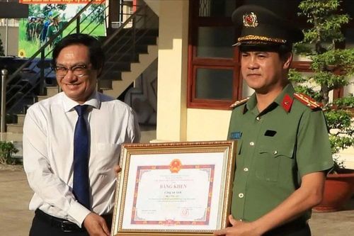 Đồng Nai: Khen thưởng tập thể, cá nhân triệt phá đường dây lừa đảo công nghệ cao