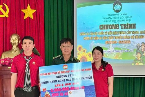 Kỷ niệm 66 năm Ngày truyền thống Bộ đội Biên phòng, 36 năm Ngày hội Biên phòng toàn dân: Nghĩa tình quân dân nơi đầu sóng