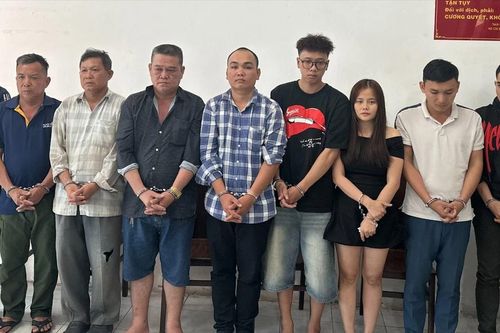 Lời khai của nhóm người khiêng quan tài diễu phố