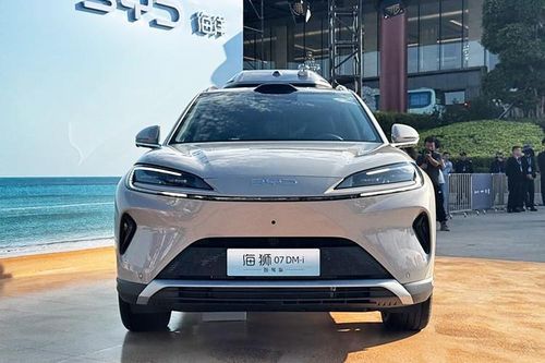 BYD Sealion 07 từ 27.500 USD kèm gói 'God's Eye' C
