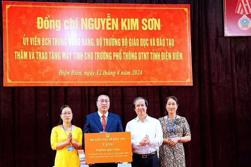 Khuyến khích học trò người DTTS yên tâm học tập nội trú