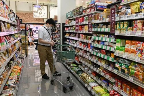 Người dân Nhật Bản 'thắt lưng buộc bụng' vì lạm phát