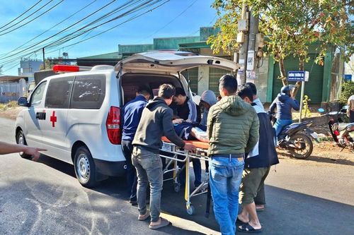Cấp cứu kịp thời người dân bị tai nạn giao thông