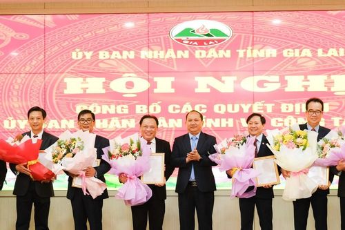 Gia Lai công bố các quyết định cán bộ sau hợp nhất các sở