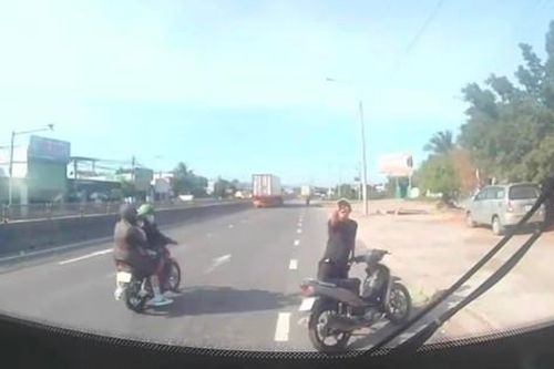 Tài xế xe buýt bị hành hung trước trạm CSGT