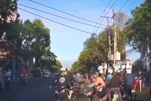Điều tra vụ thanh niên đánh người giữa phố sau va chạm giao thông