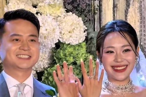 Showbiz 3/3: Chi tiết xúc động trong đám cưới con trai NSND Hoàng Dũng