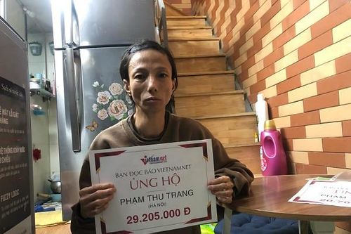 Trao hơn 29 triệu đồng đến chị Phạm Thu Trang bị suy thận giai đoạn cuối
