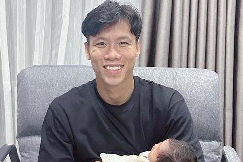 Quế Ngọc Hải làm bố bỉm sữa lần 3, Bùi Tiến Dũng khoe vợ bụng bầu