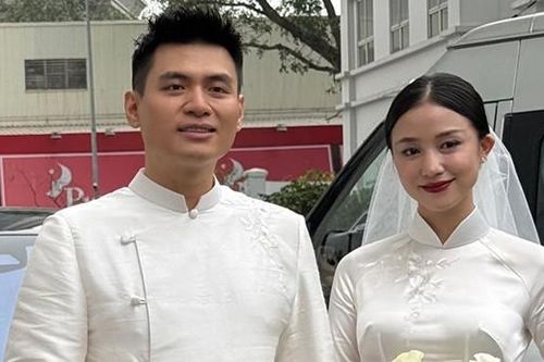 Diễn viên Salim xúc động trong lễ ăn hỏi với chồng doanh nhân