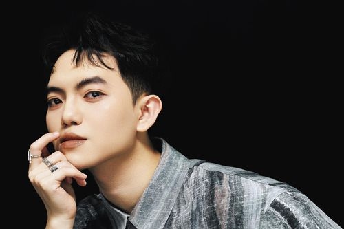 NTK mang chất liệu Việt và cảm hứng về giấy dó đến Milan Fashion Week