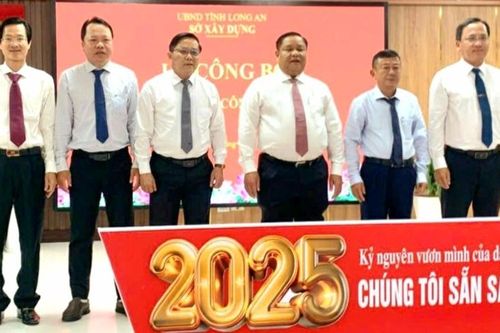 Sở Xây dựng tỉnh Long An tổ chức Lễ công bố và trao Quyết định công tác cán bộ