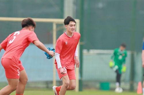 Sao trẻ Việt kiều Hà Lan hứng khởi tập buổi đầu tiên cùng U17 Việt Nam