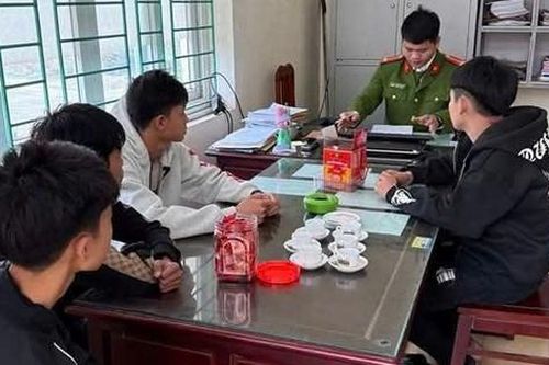 Xử lý nhóm thiếu niên chặt biển số xe máy của người dân, lên mạng khoe 'chiến tích'