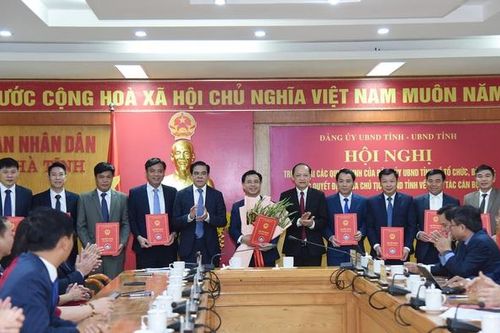 Hà Tĩnh công bố quyết định bổ nhiệm nhiều chức vụ sau sáp nhập