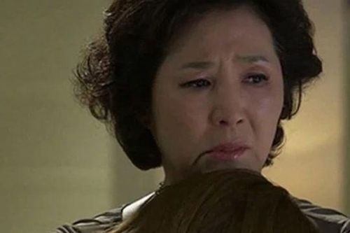 Món quà lúc nửa đêm từ mẹ chồng cũ khiến tôi bật khóc