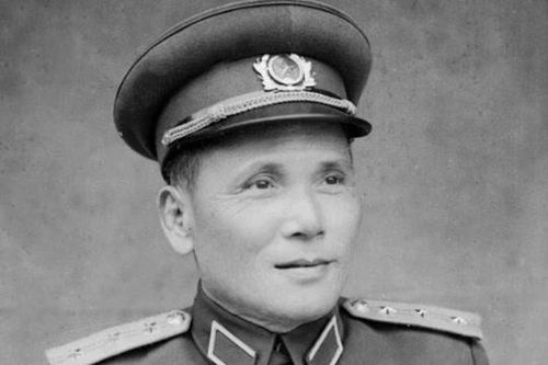 Đại tướng huyền thoại của Việt Nam do đích thân Bác Hồ đặt bí danh, được nước bạn Lào gọi với cái tên lạ