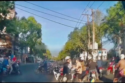 Công an Đồng Nai điều tra đối tượng đánh người tới tấp sau cú va chạm nhẹ