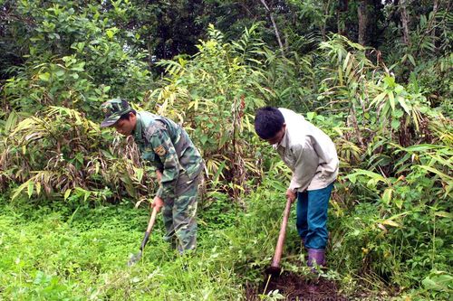 Đồng hành với người dân vùng biên