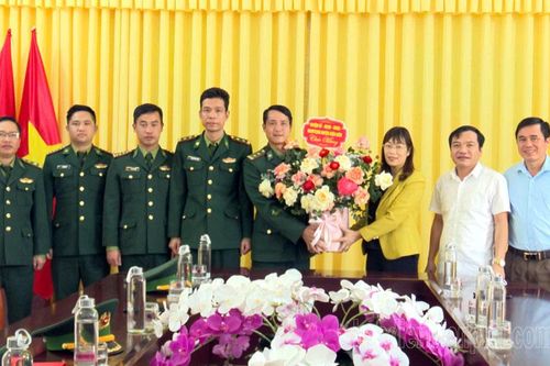 Lãnh đạo huyện Điện Biên thăm, chúc mừng ngày truyền thống bộ đội biên phòng