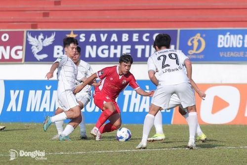 Kết thúc lượt đi Giải hạng Nhất: Đội chót bảng và đầu bảng đua... 'kỷ lục'(!)