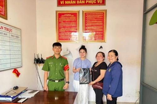 2 người phụ nữ ở Long Khánh trả lại hơn 100 triệu đồng cho người đánh rơi