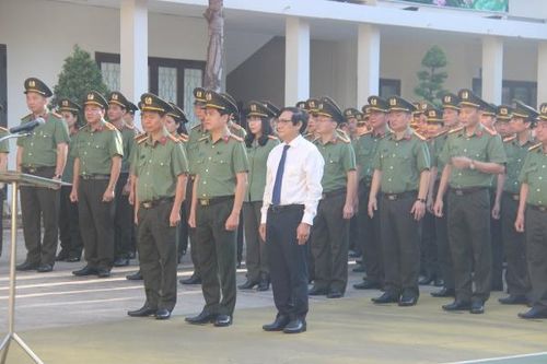 Khen thưởng đột xuất cho các tập thể, cá nhân tham gia triệt phá đường dây rửa tiền xuyên quốc gia