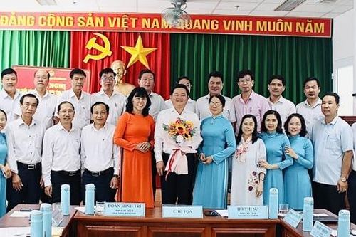 Giám đốc Sở Kế hoạch và đầu tư Nguyễn Hữu Nguyên được bầu làm Chủ tịch Hội Nông dân tỉnh