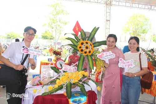 Sôi nổi hội thi cắm hoa trong nữ lao động