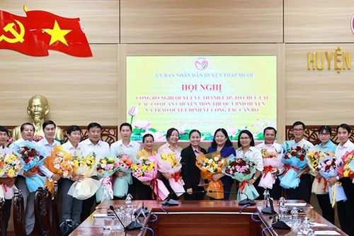 Hội nghị công bố thành lập, tổ chức lại các cơ quan chuyên môn tại huyện Tháp Mười