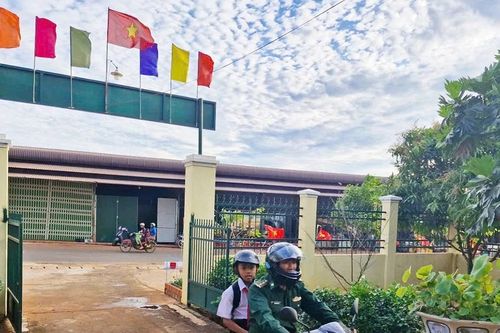 Một dải biên cương nặng nghĩa tình - Kỳ 1: Những người cha nơi phên giậu