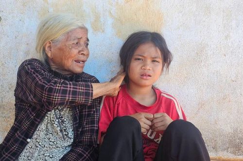 Xót thương hoàn cảnh mồ côi của em Rah Lan Nhan