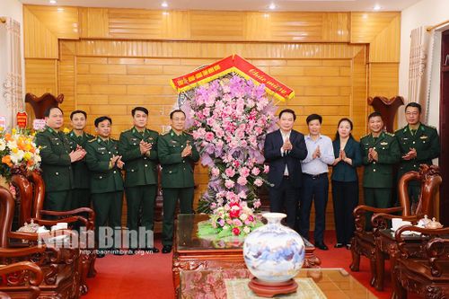 Đồng chí Phó Chủ tịch Thường trực UBND tỉnh thăm, chúc mừng nhân Ngày truyền thống Bộ đội Biên phòng