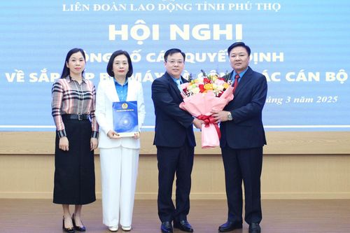Liên đoàn Lao động tỉnh: Công bố các quyết định về sắp xếp bộ máy và công tác cán bộ