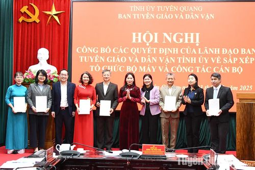 Ban Tuyên giáo và Dân vận Tỉnh ủy công bố các quyết định về sắp xếp tổ chức bộ máy và công tác cán bộ
