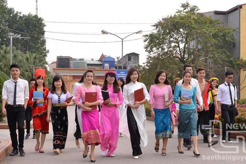 Tạo điều kiện tối ưu để lưu học sinh Lào học tập