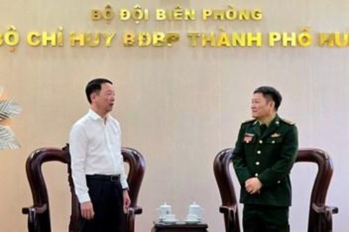 Lãnh đạo quận Thuận Hóa thăm và chúc mừng Bộ đội Biên phòng thành phố Huế