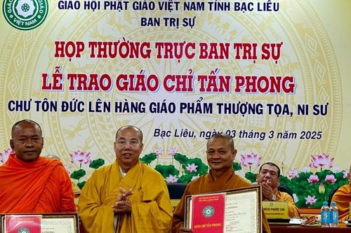 Bạc Liêu: Ban Thường trực Ban Trị sự tỉnh họp và trao giáo chỉ tấn phong giáo phẩm đến Tăng Ni