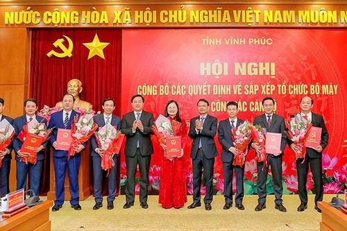 Vĩnh Phúc: Công bố quyết định về công tác cán bộ đối với các Sở, ban, ngành sau sắp xếp