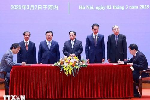 Đại học Kinh tế Quốc dân và Đại học Thanh Hoa (Trung Quốc) ký kết hợp tác