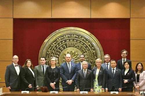 Phó Chủ nhiệm Ủy ban Quốc phòng, An ninh và Đối ngoại Đôn Tuấn Phong hội đàm với Chủ nhiệm Ủy ban Đối ngoại, Quốc hội Thụy Điển