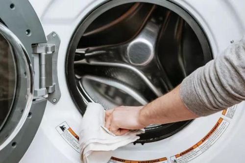 Vì sao nên vệ sinh máy giặt hàng tháng?