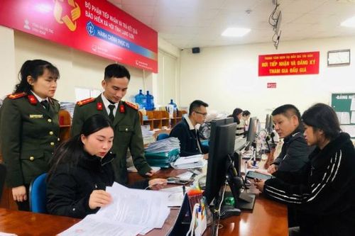 Người dân bất ngờ vì thủ tục nhanh chóng